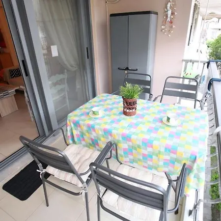 Luxury Flat In With Free Parking, 2' Mins From The Beach! *