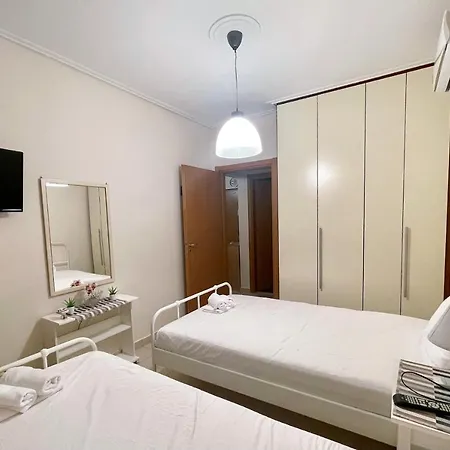 Luxury Flat In With Free Parking, 2' Mins From The Beach! Appartamento Neoi Poroi