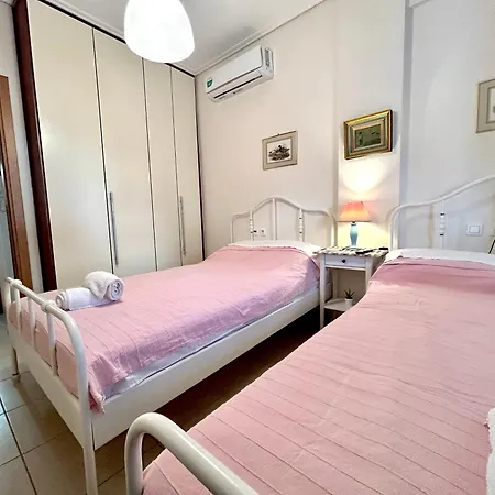 公寓 Luxury Flat In With Free Parking, 2' Mins From The Beach! 尼欧波洛伊