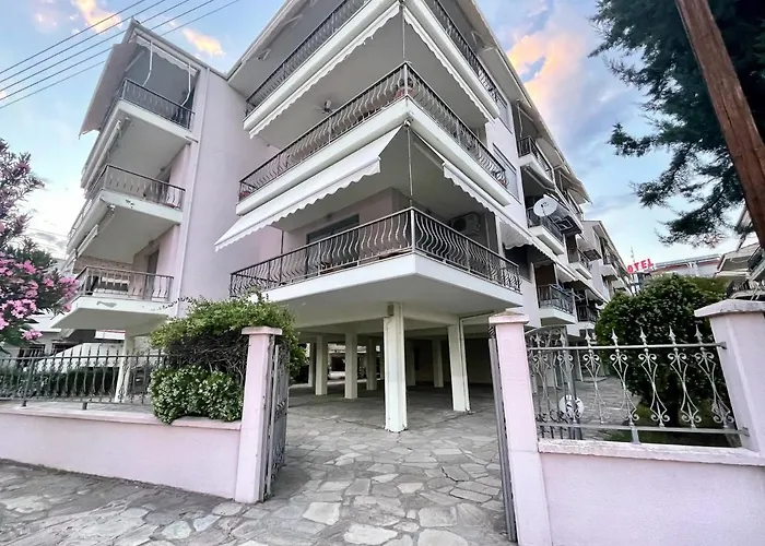 Apartmán Luxury Flat In With Free Parking, 2' Mins From The Beach!