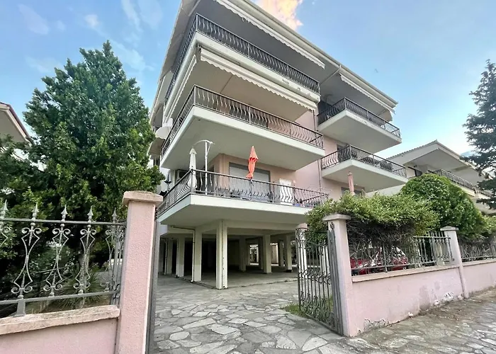 Luxury Flat In With Free Parking, 2' Mins From The Beach!